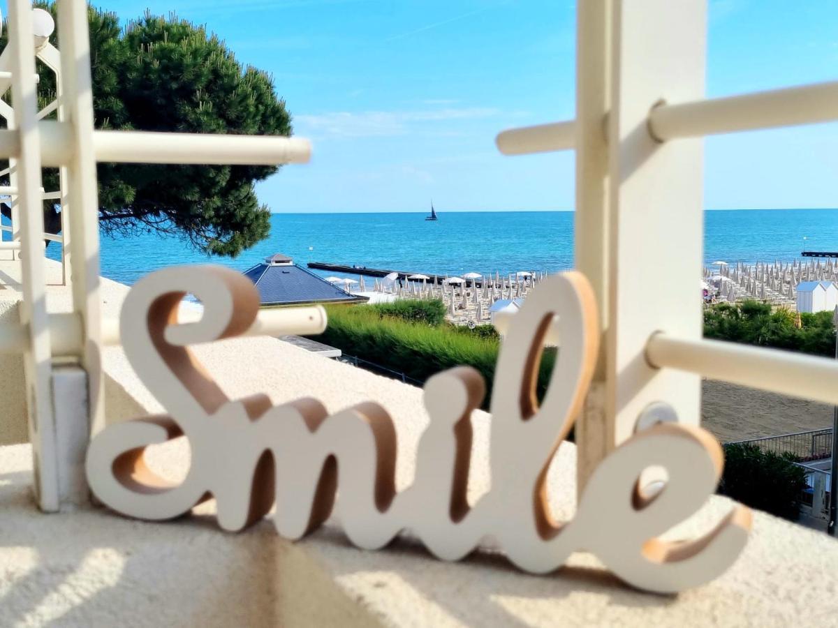 Sea View Apartment With Swimming Pool Lido di Jesolo Exterior photo
