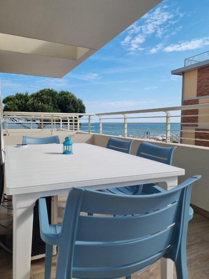 Sea View Apartment With Swimming Pool Lido di Jesolo Exterior photo