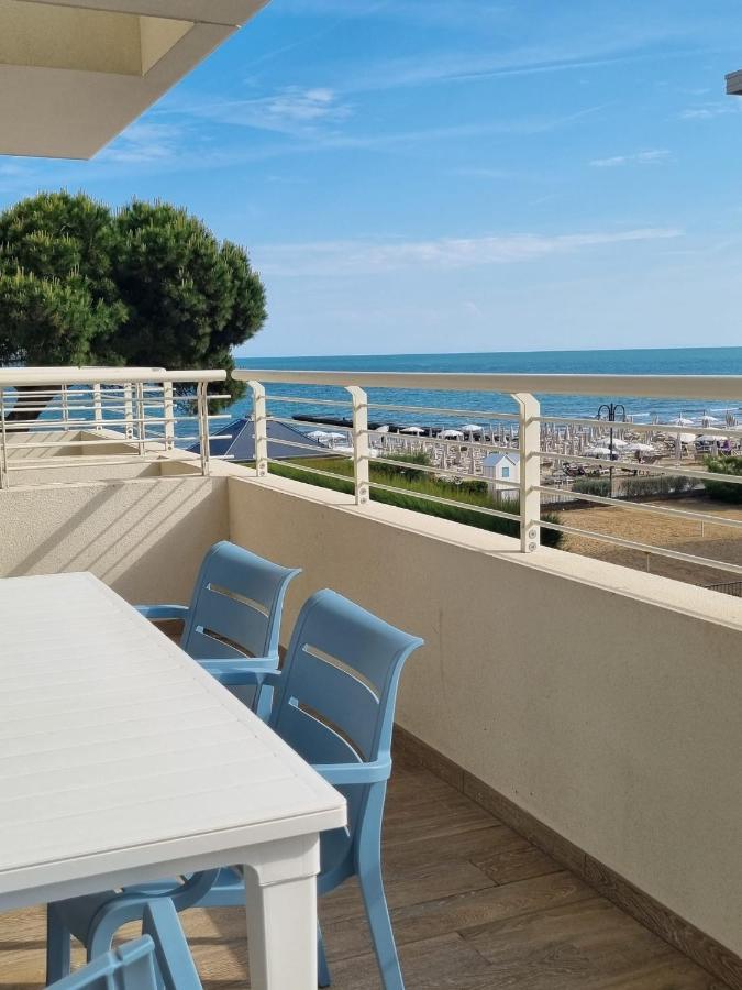 Sea View Apartment With Swimming Pool Lido di Jesolo Exterior photo